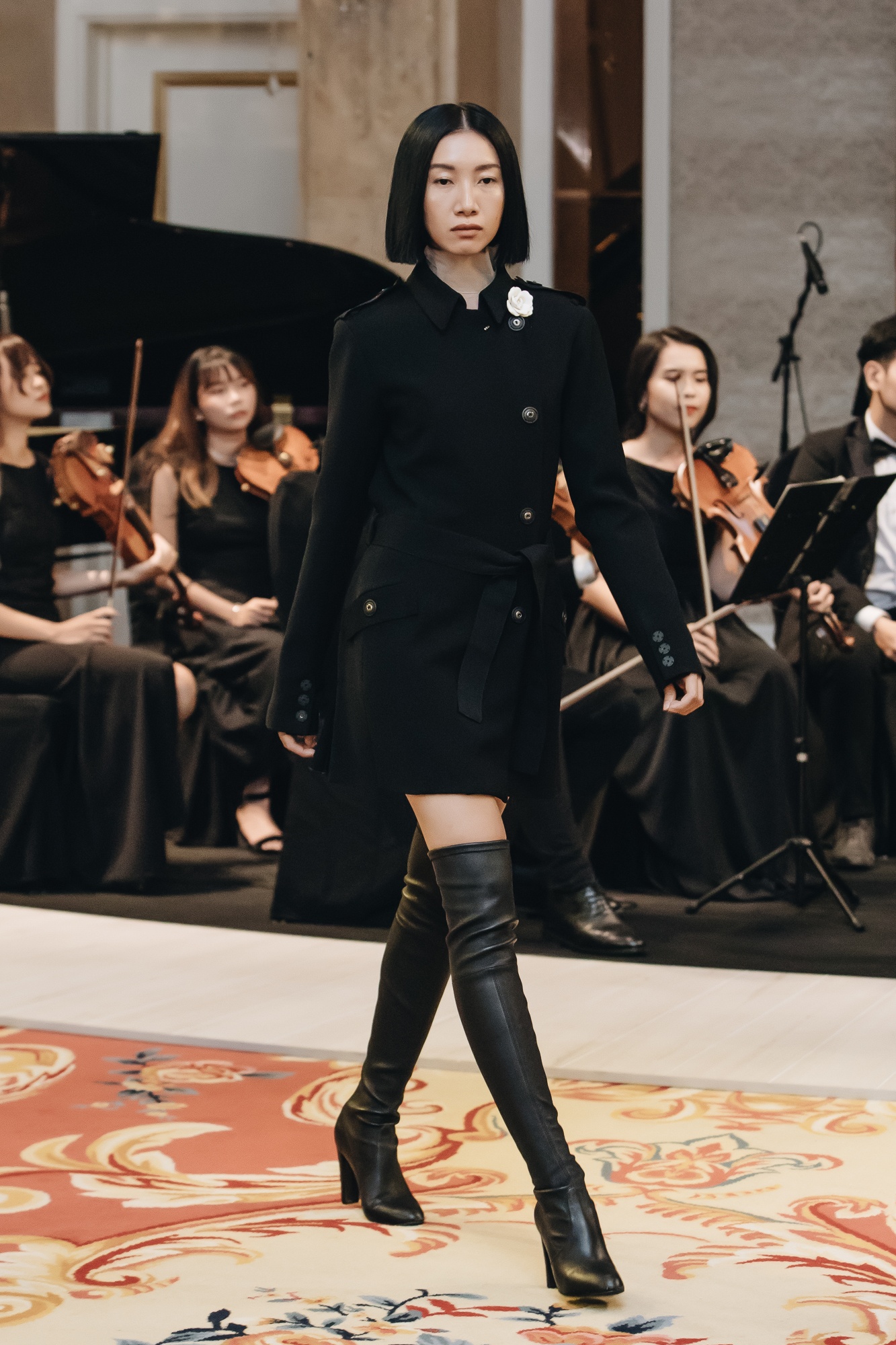 Tang Thanh Ha di xem thoi trang anh 12