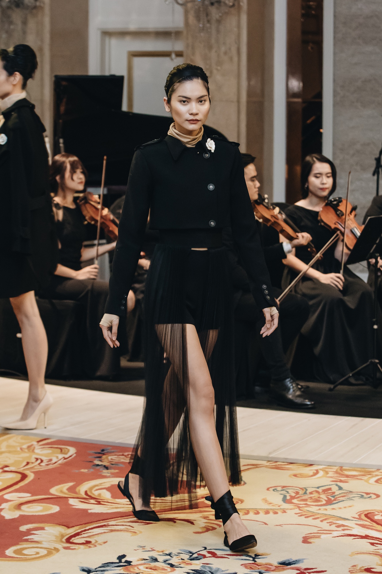 Tang Thanh Ha di xem thoi trang anh 14