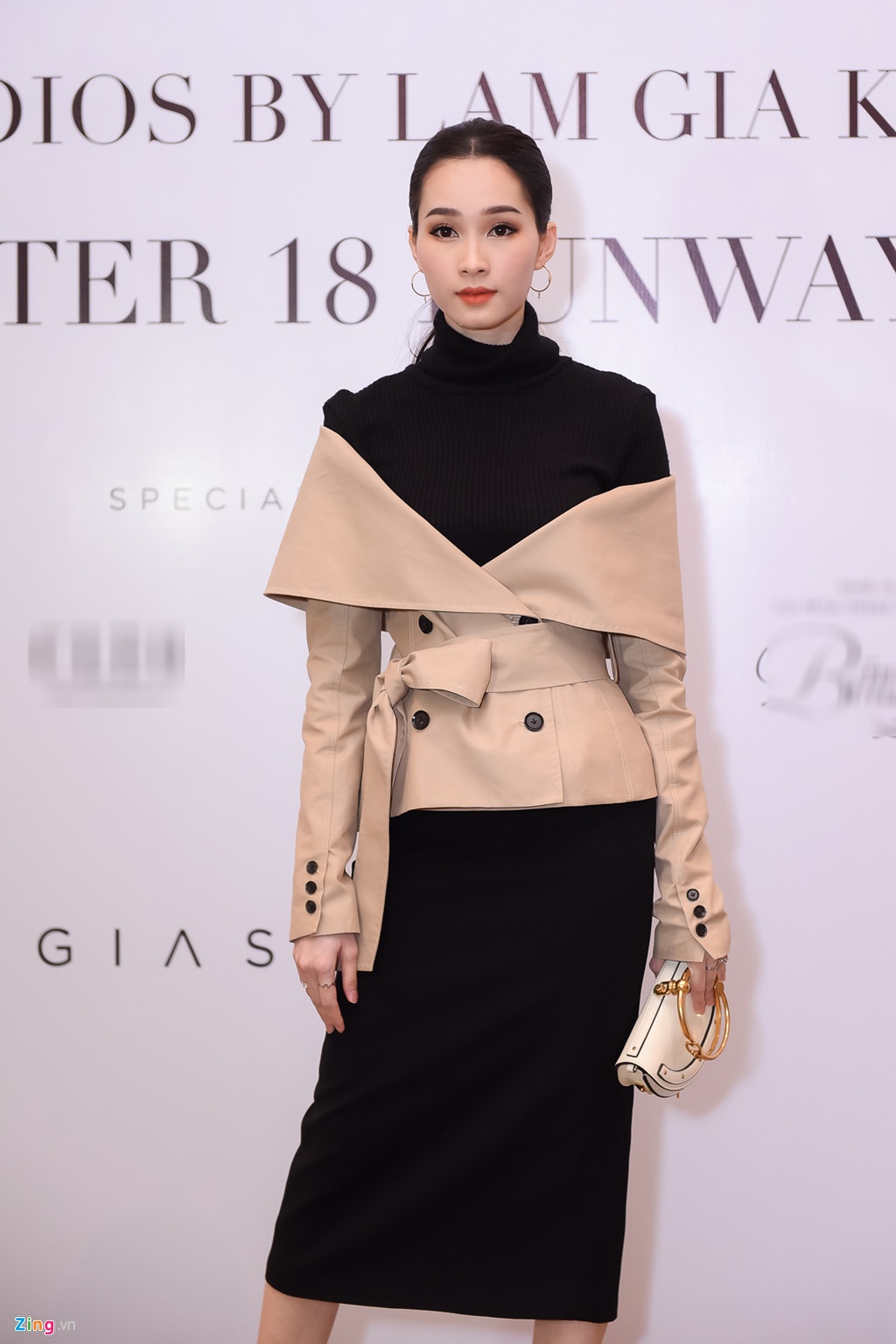 Tang Thanh Ha dien trang phuc goi cam anh 3