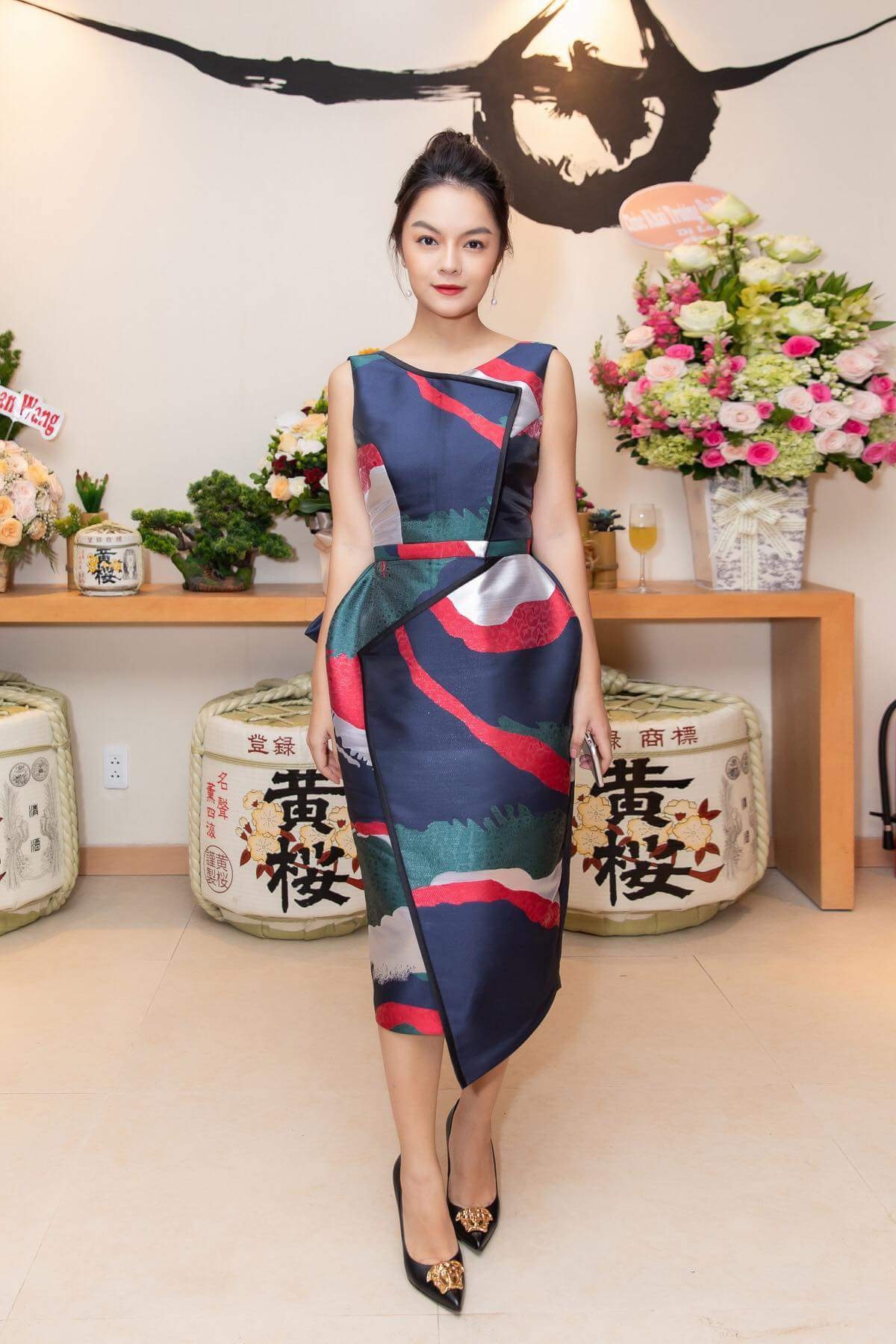 Tang Thanh Ha dien trang phuc goi cam anh 9