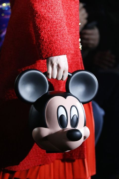 Tui xach hinh dau Mickey trong show dien Gucci anh 2