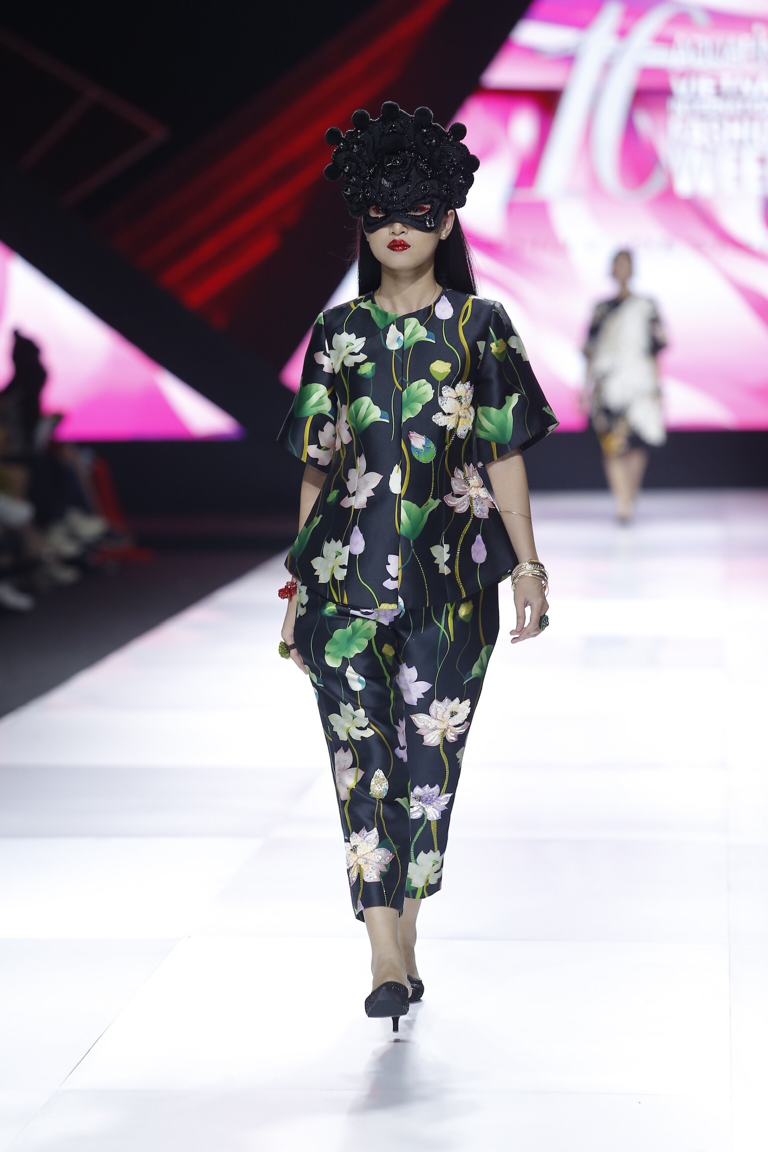 NTK Thuy Nguyen mo man AVIFW 2019 anh 4