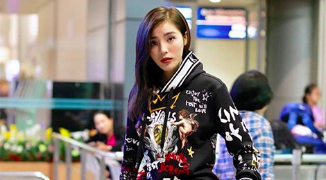 Ky Duyen ngay cang me trang phuc in logo thuong hieu hinh anh