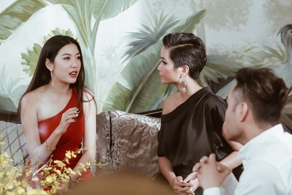 Á hậu Thúy Vân chia sẻ kinh nghiệm cho H'Hen Niê ảnh 2 A hau Thuy Van chia se kinh nghiem cho H'Hen Nie anh 2