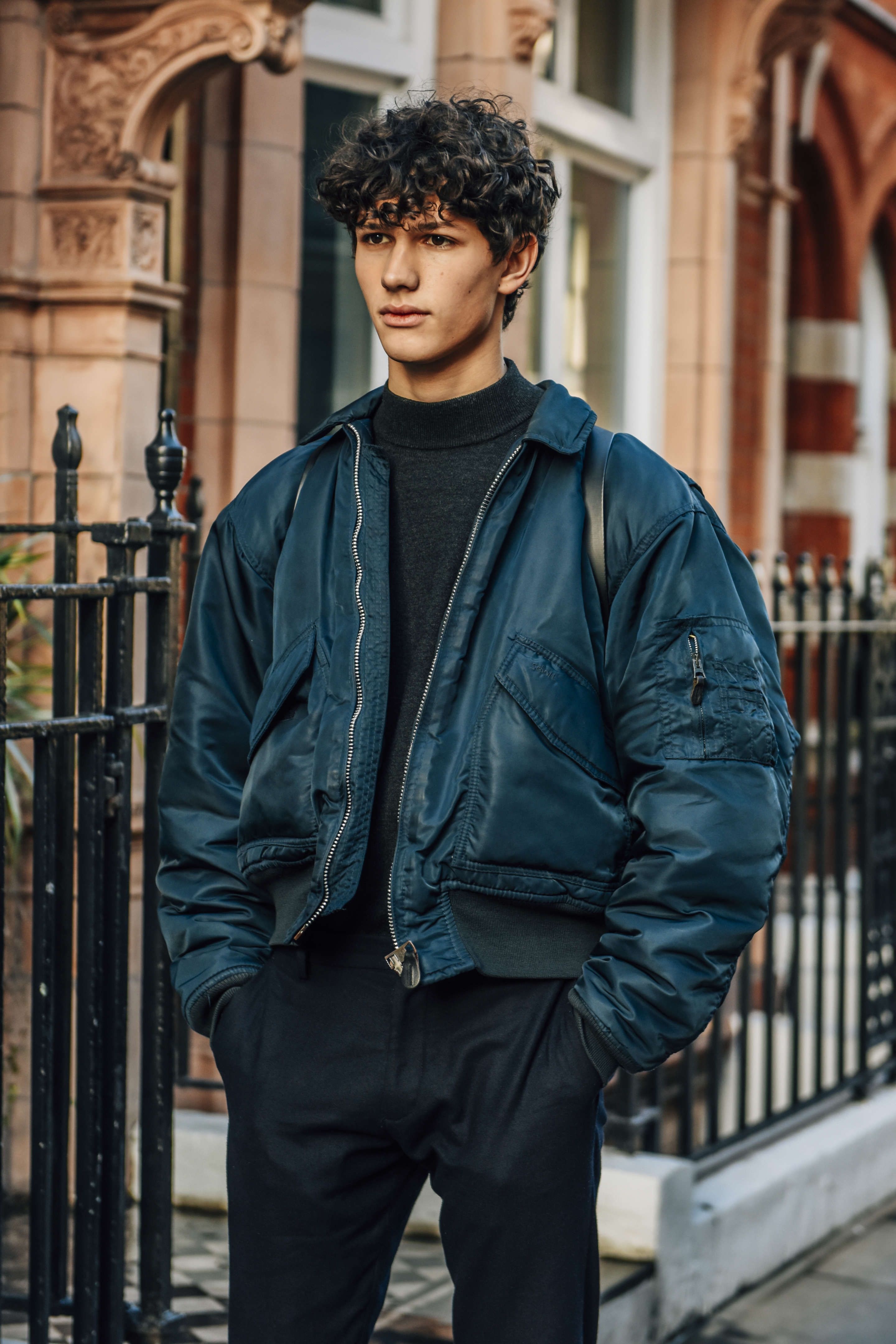 11 bieu tuong thoi trang cua cac quy ong sanh dieu anh 3