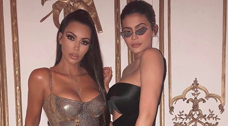 Chi em nha Kardashian anh huong den gioi thoi trang nhat nam 2018 hinh anh