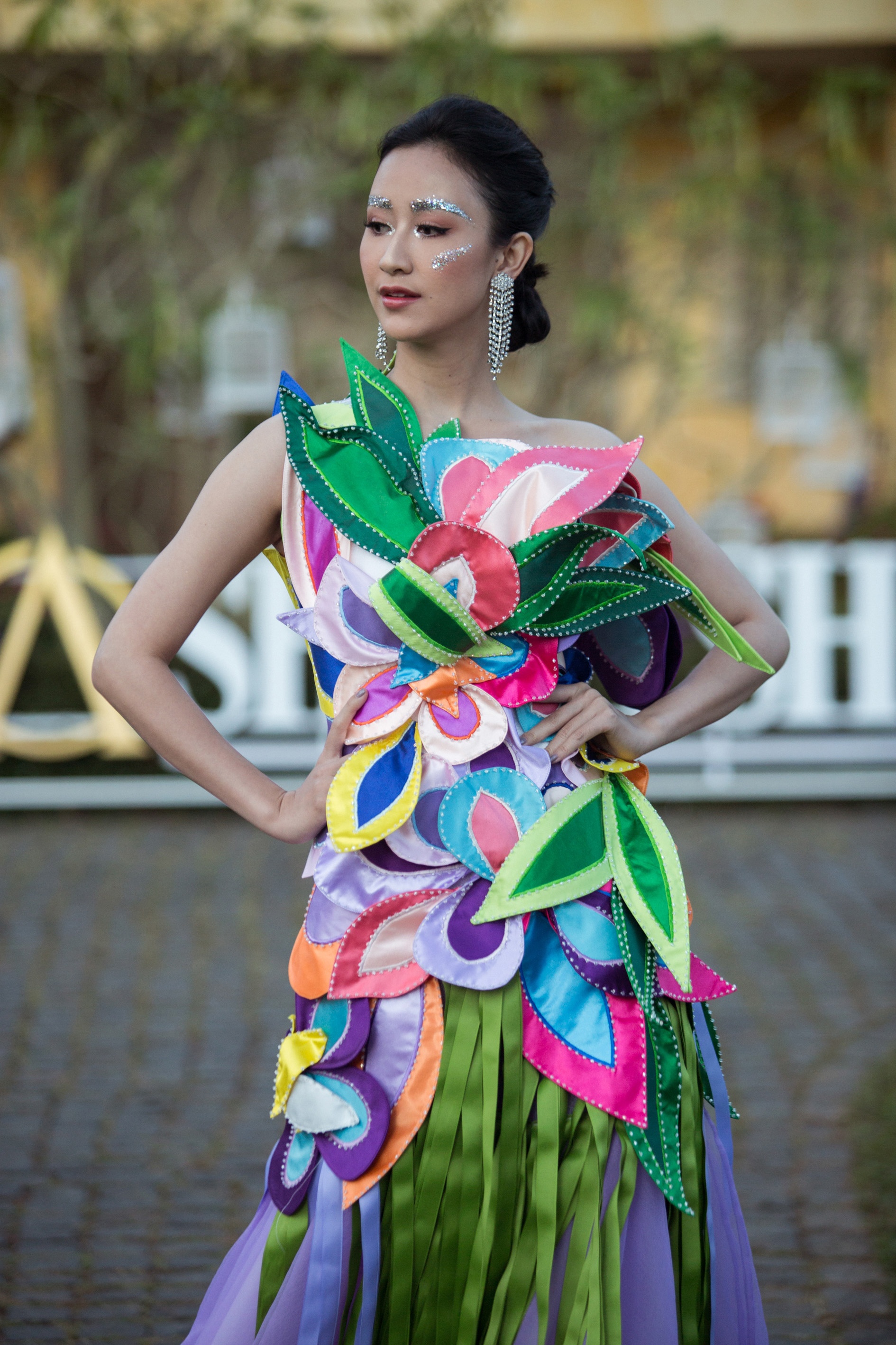 Nam Em,  Nam Anh xuat hien tren san dien thoi trang anh 11