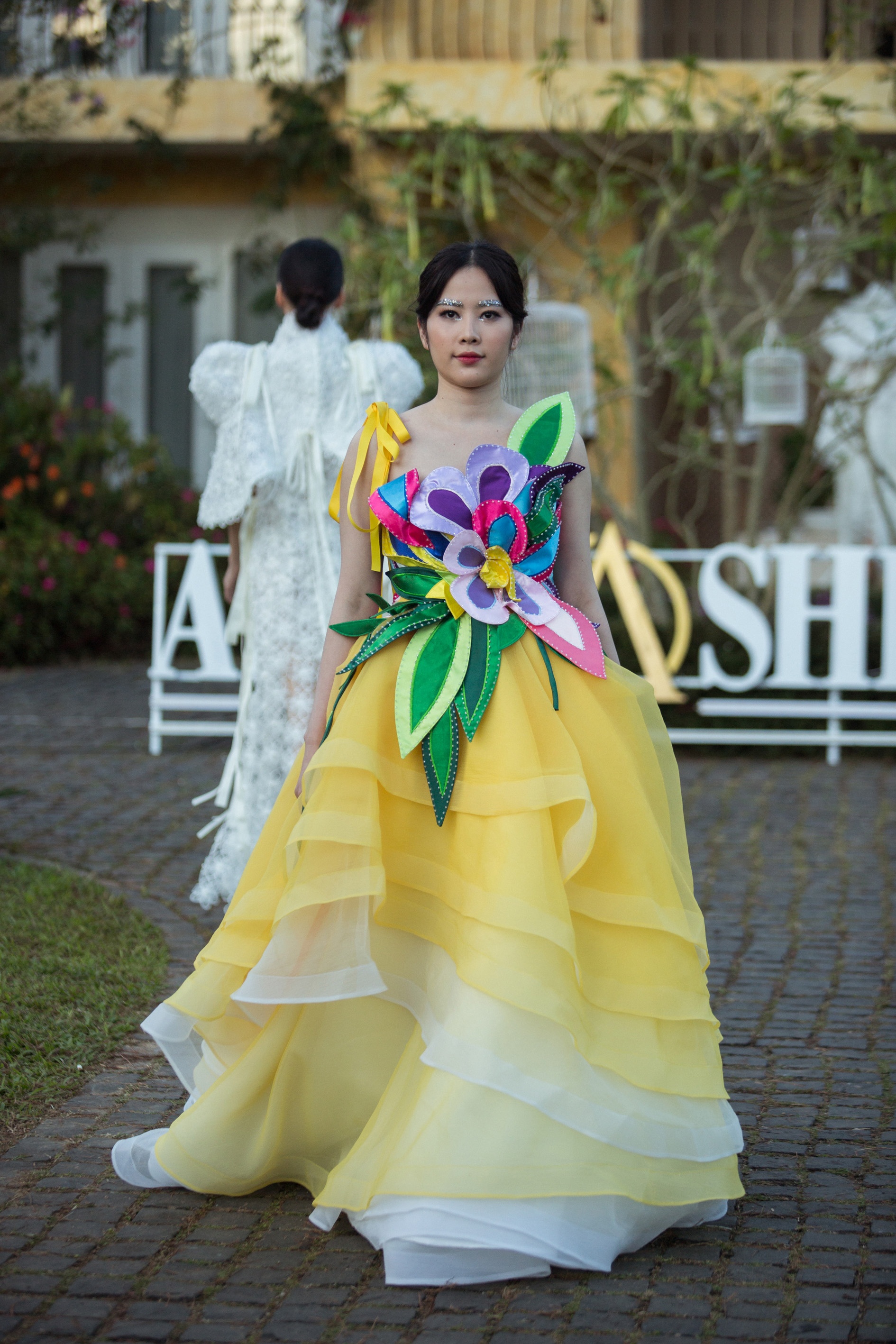 Nam Em,  Nam Anh xuat hien tren san dien thoi trang anh 1