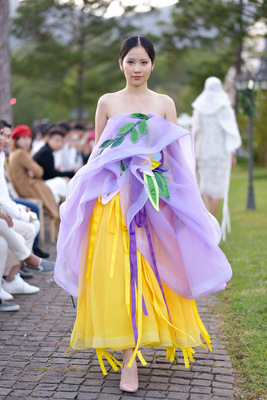 Nam Em,  Nam Anh xuat hien tren san dien thoi trang anh 2