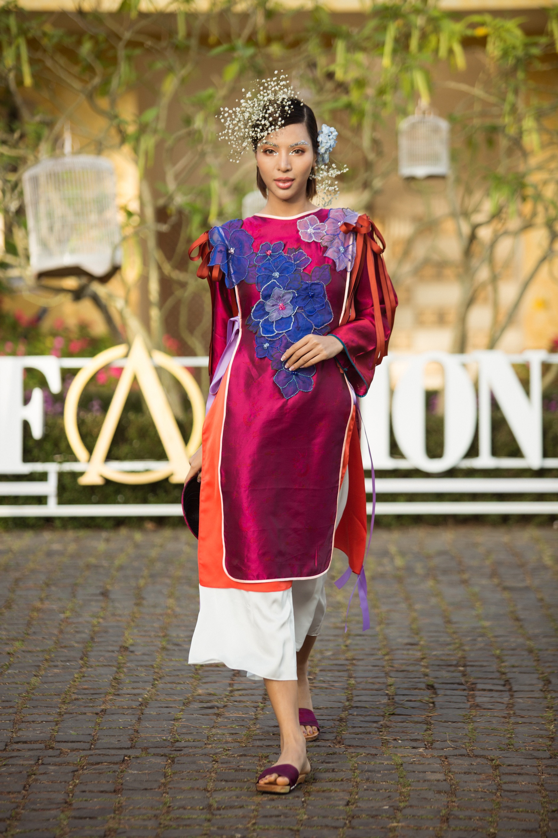 Nam Em,  Nam Anh xuat hien tren san dien thoi trang anh 3