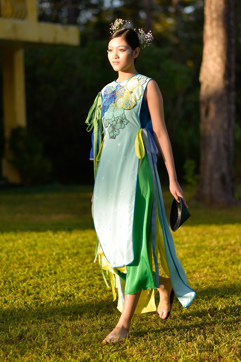 Nam Em,  Nam Anh xuat hien tren san dien thoi trang anh 4