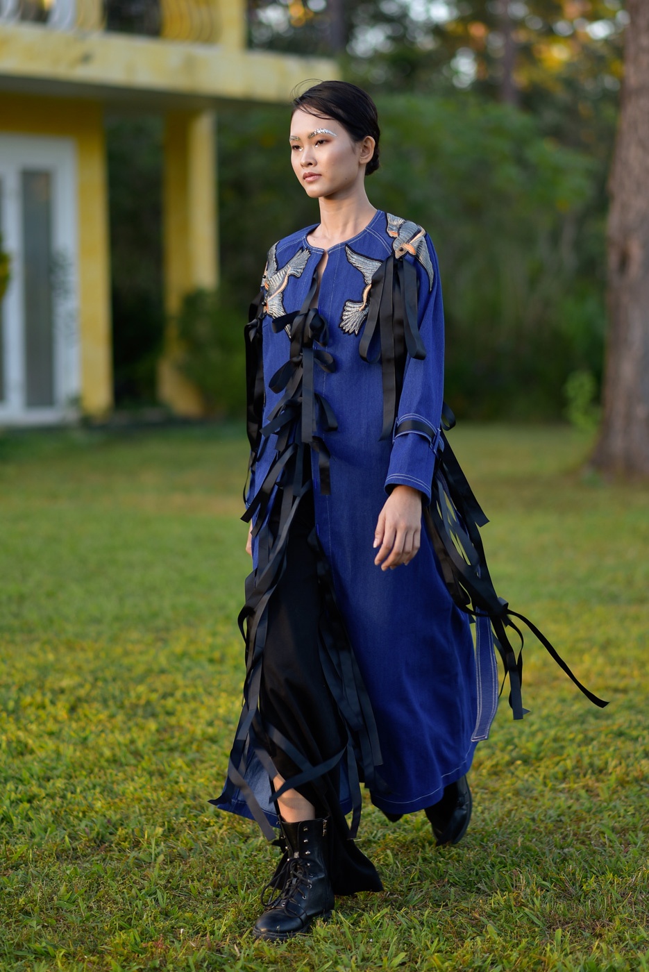 Nam Em,  Nam Anh xuat hien tren san dien thoi trang anh 7