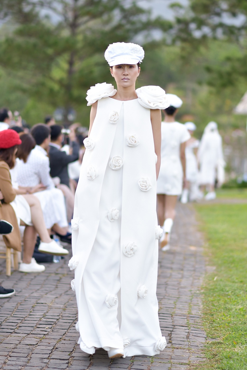 Nam Em,  Nam Anh xuat hien tren san dien thoi trang anh 9