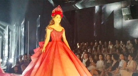 Hoa hau Tieu Vy trinh dien cung Do My Linh tren san runway hinh anh