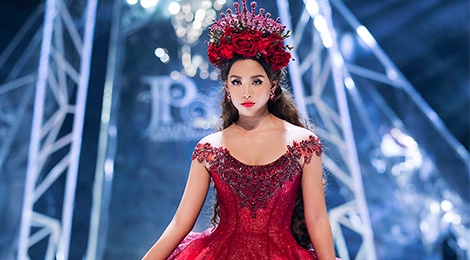 Hoa hau Tieu Vy sai buoc tu tin, lan dau lam vedette tren san dien hinh anh