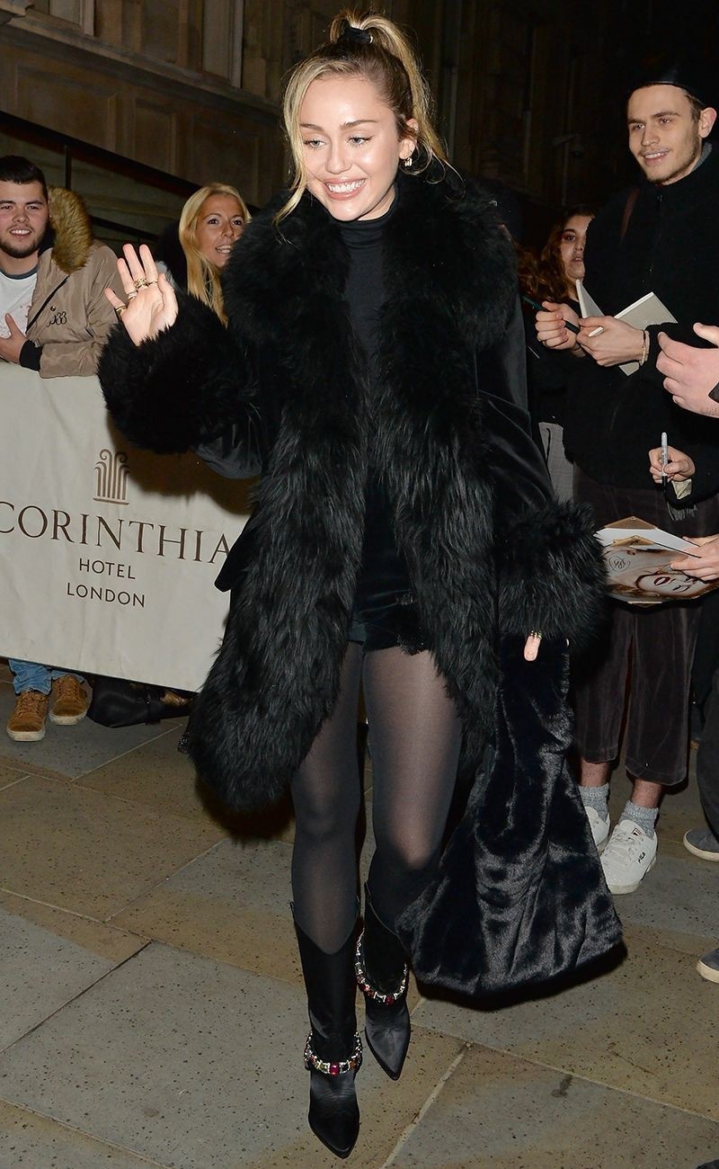 Gout thời trang sành điệu của Miley Cyrus ảnh 4 Gout thoi trang sanh dieu cua Miley Cyrus anh 4