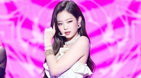 Jennie (Black Pink) bien tau trang phuc hang hieu the nao? hinh anh