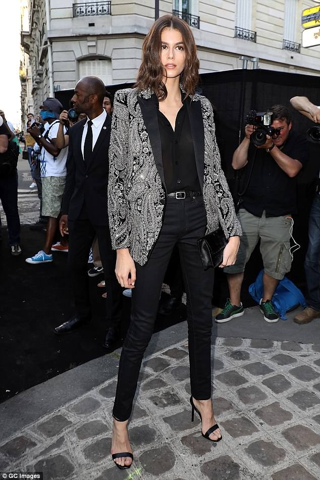 Trang phuc an tuong cua Kaia Gerber anh 4