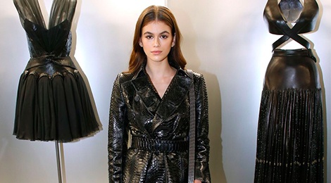 Trang phuc an tuong cua chan dai gianh giai 'Nguoi mau nam 2018' hinh anh