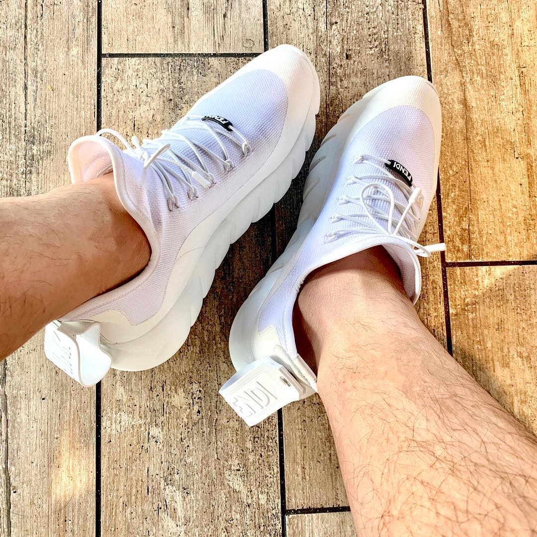 Tran Thanh khoe hang hieu anh 6