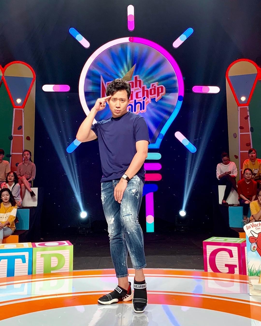 Tran Thanh khoe hang hieu anh 9