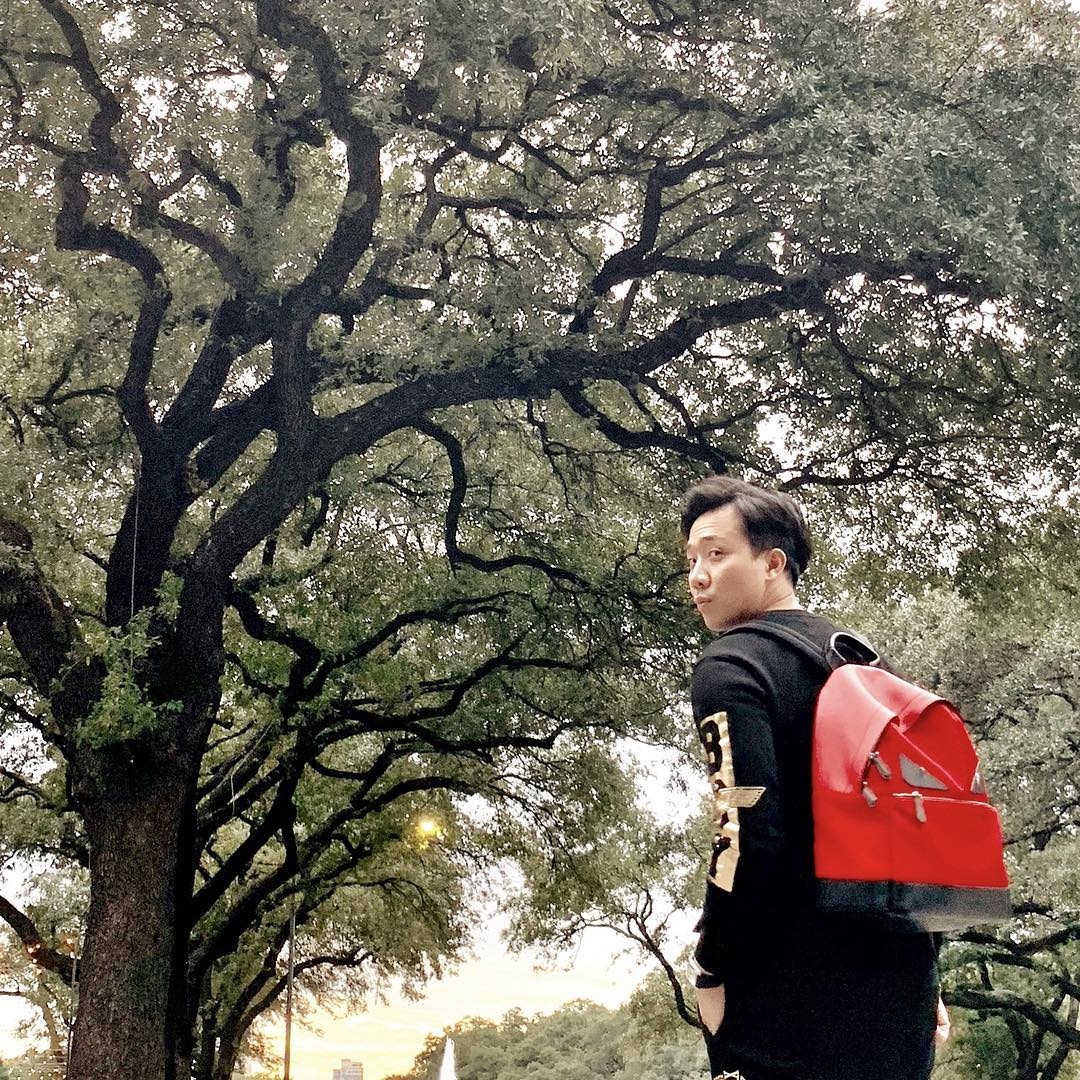 Tran Thanh khoe hang hieu anh 11