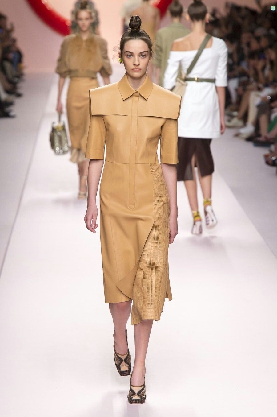 Người mẫu ấn tượng năm 2019 ảnh 7 Nguoi mau an tuong nam 2019 anh 7