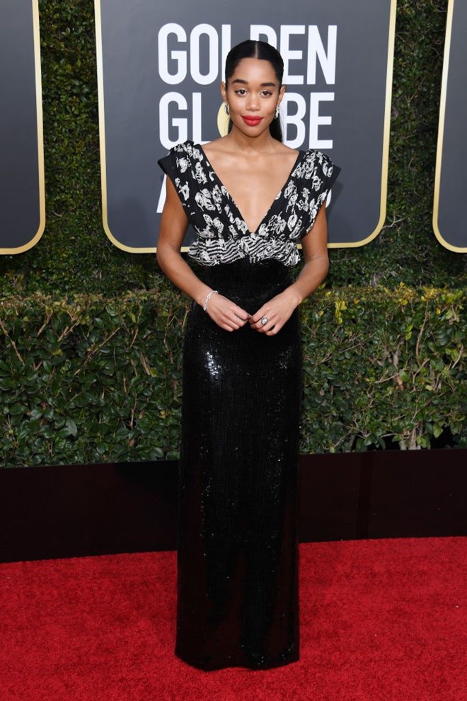 Dien vien Cody Fern gay chu y voi giay cao got anh 9