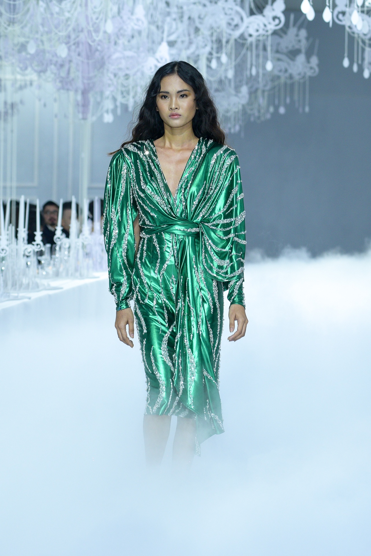 Ha Ho xuat hien ket man show dien thoi trang anh 15