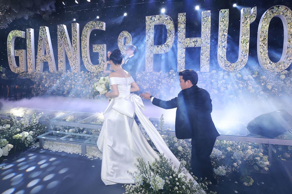 Hari Won mặc lại váy cưới của Nhã Phương ảnh 3 Hari Won mac lai vay cuoi cua Nha Phuong anh 3