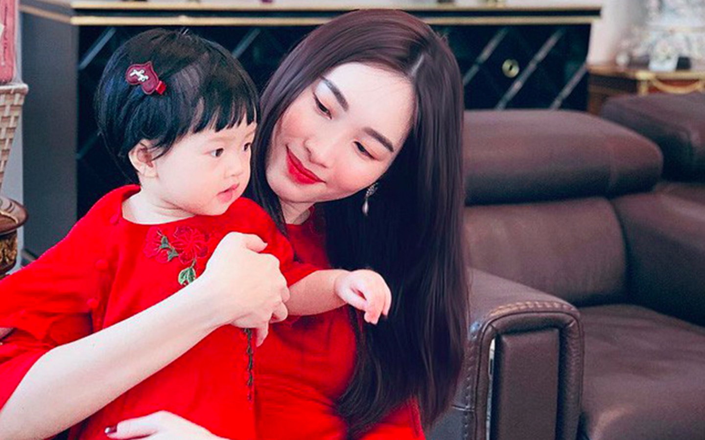 Kieu ao dai dang yeu cua cac nhoc ty nha sao Viet ngay dau nam hinh anh