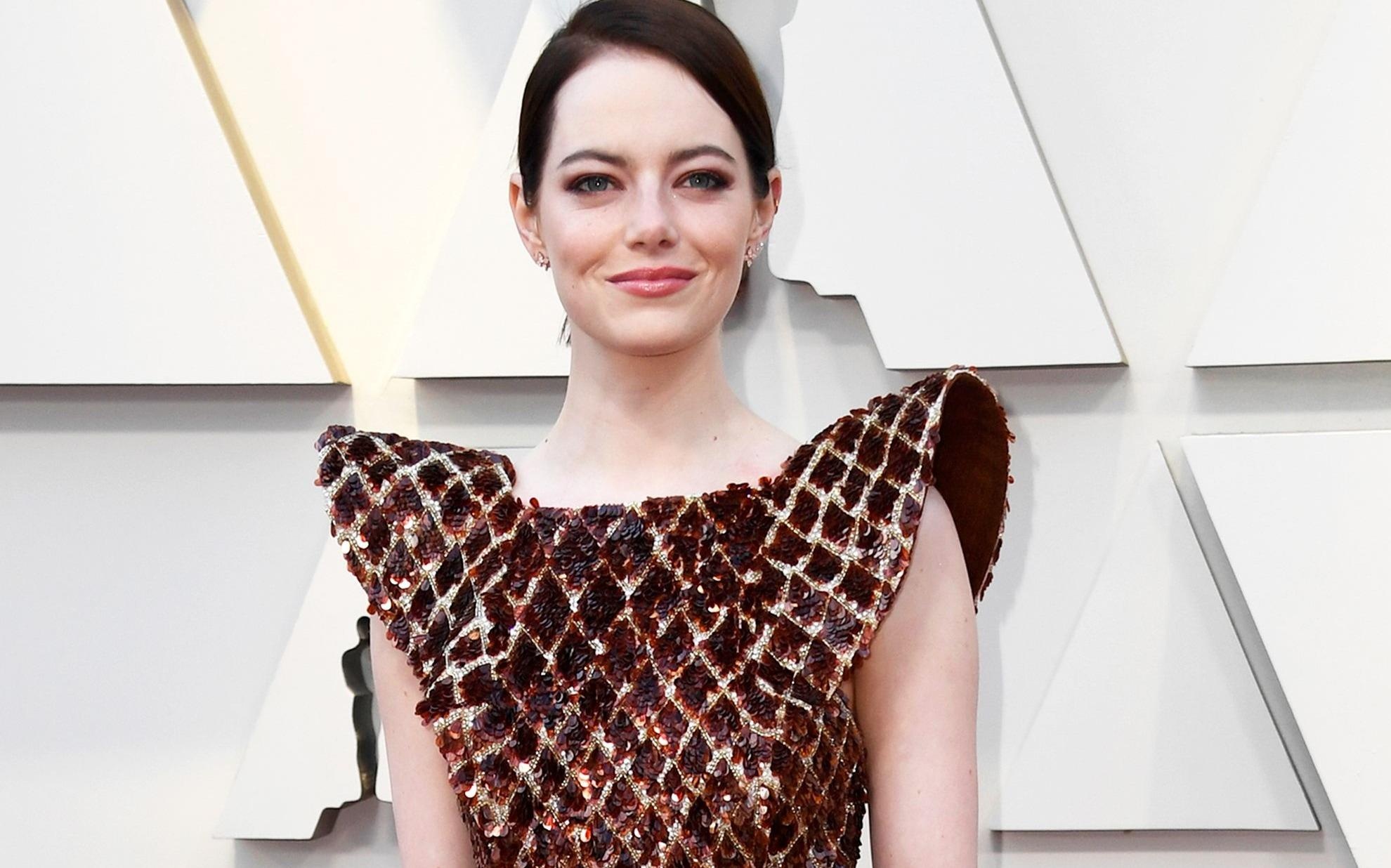 Su that thu vi ve cac bo trang phuc tham do doc dao nhat thang 2 hinh anh