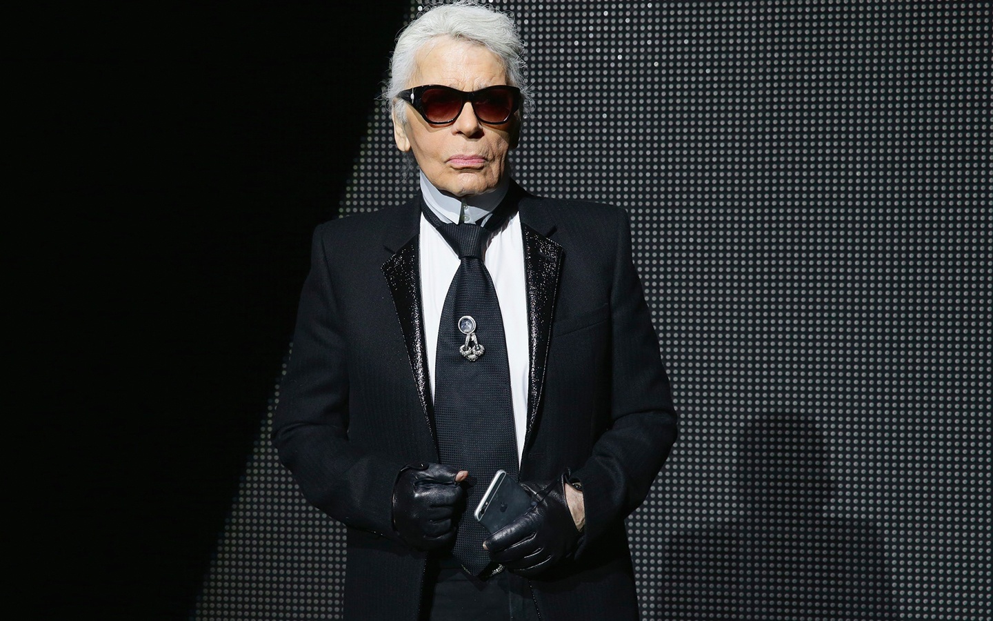'Ong hoang Chanel' Karl Lagerfeld qua doi o tuoi 85 hinh anh