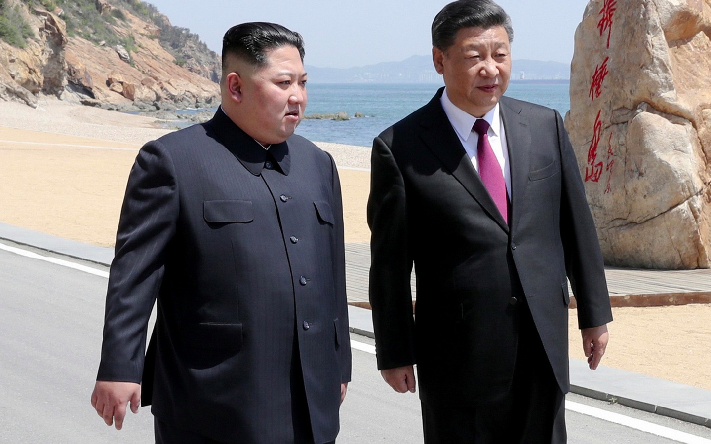 Thuong hieu binh dan san xuat trang phuc theo phong cach Kim Jong Un hinh anh