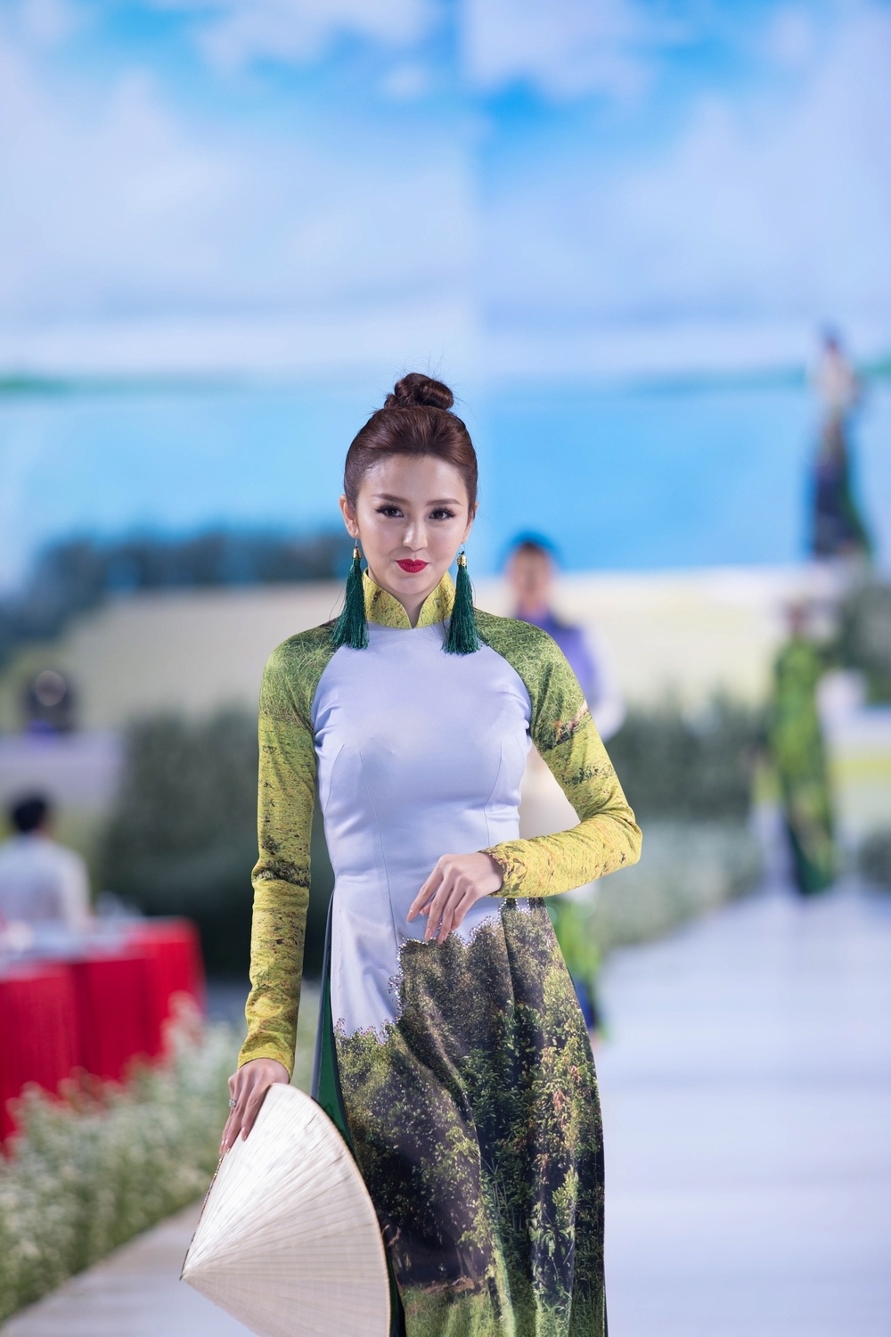 Ta ao dai Viet anh 2