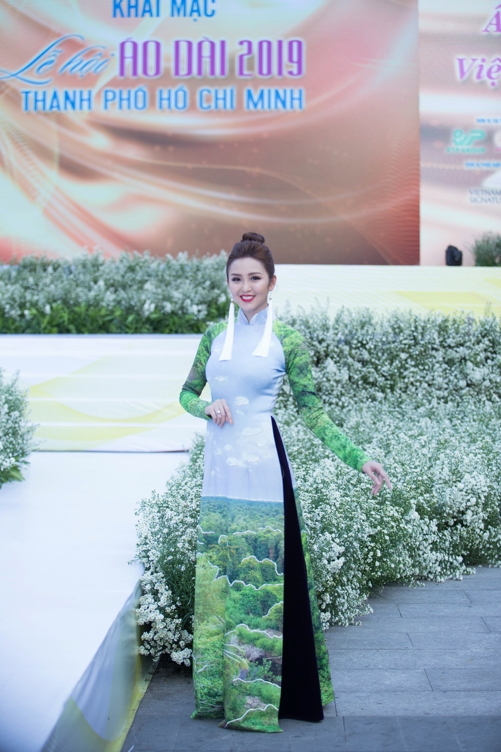 Ta ao dai Viet anh 1