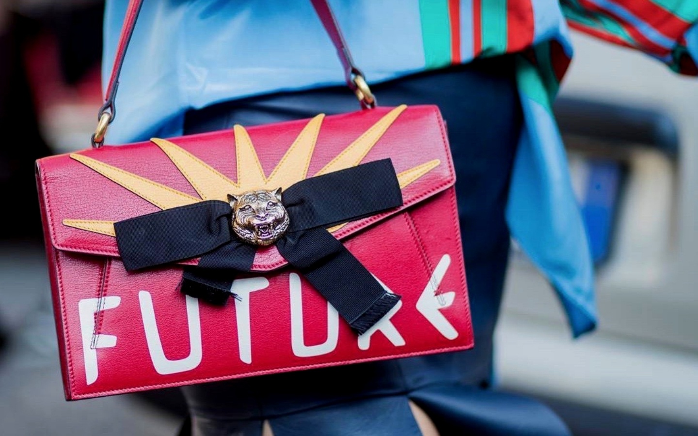 Thu do am hieu ve thoi trang bang bai quizz doan logo thuong hieu hinh anh