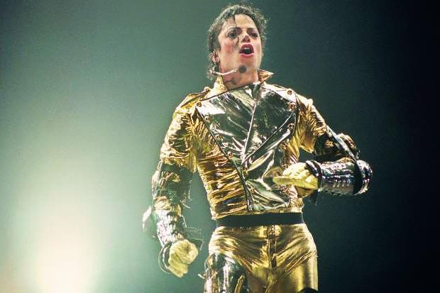 Tuong dai phong cach Michael Jackson dang dan sup do hinh anh