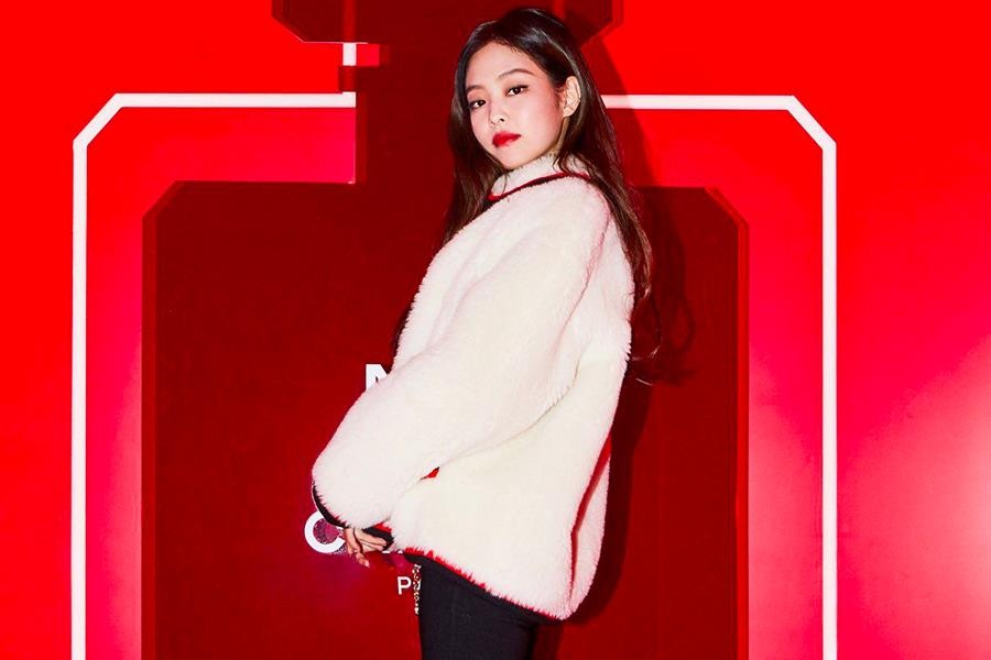 Phong cach thoi trang Jennie van luon la 'trung tam cua vu tru' hinh anh