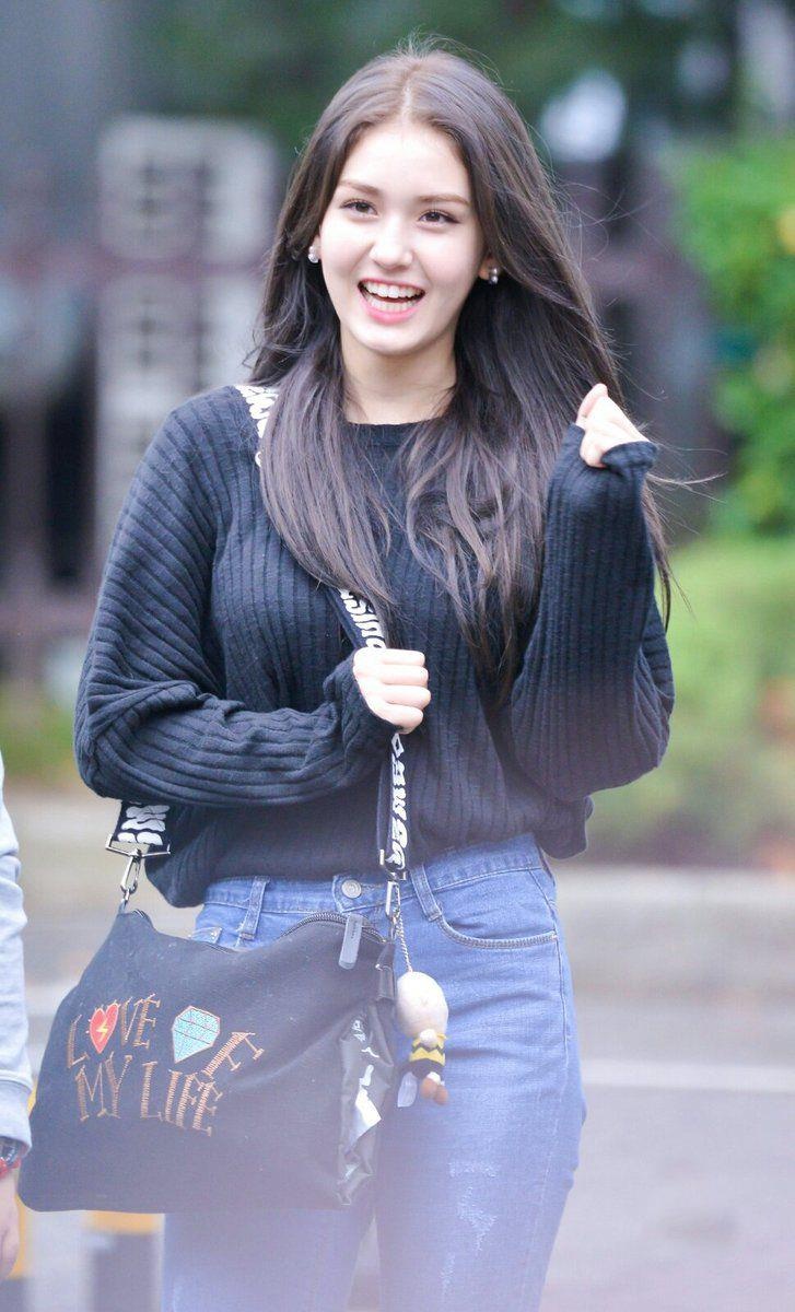 Phong cách thời trang Jeon Somi ảnh 6 Phong cach thoi trang Jeon Somi anh 6