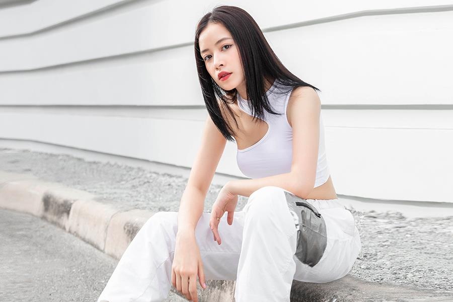 Dau thang 4 nong buc, street style sao Viet co nhieu thay doi hinh anh