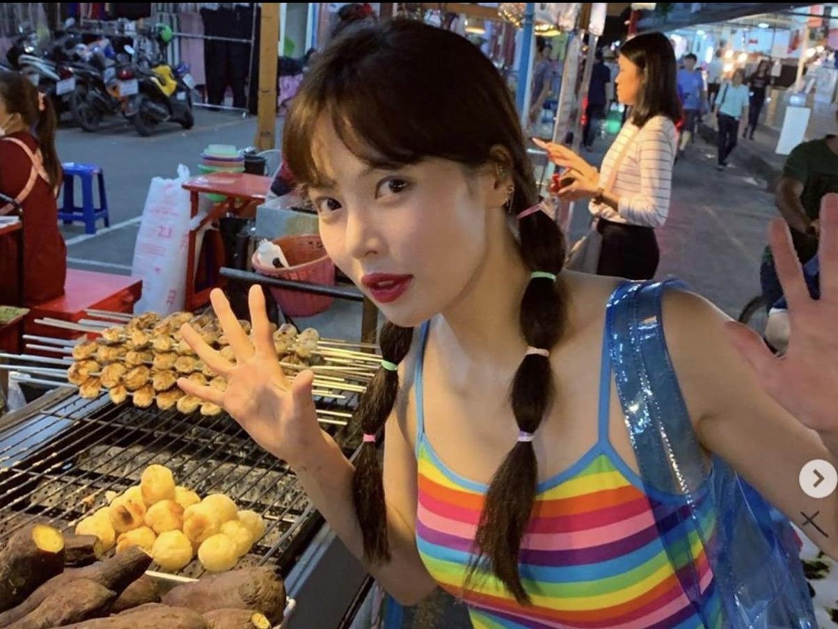 HyunA it khoe than nong bong, bi che moi teu khi xuong pho hinh anh
