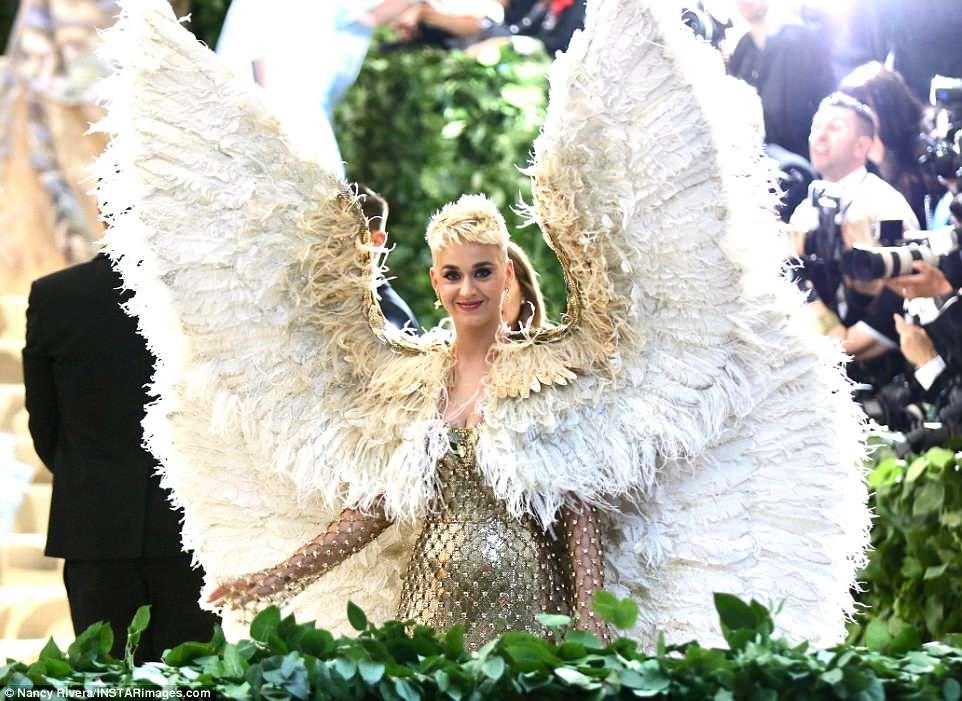 trang phuc met gala anh 3