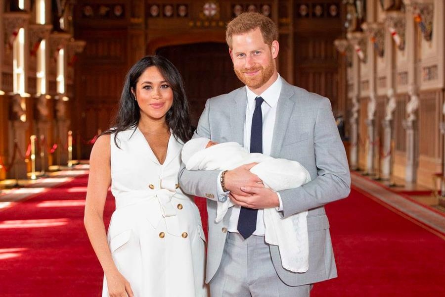 Sau khi sinh, Meghan Markle dien hang hieu pha vo quy tac hoang gia hinh anh