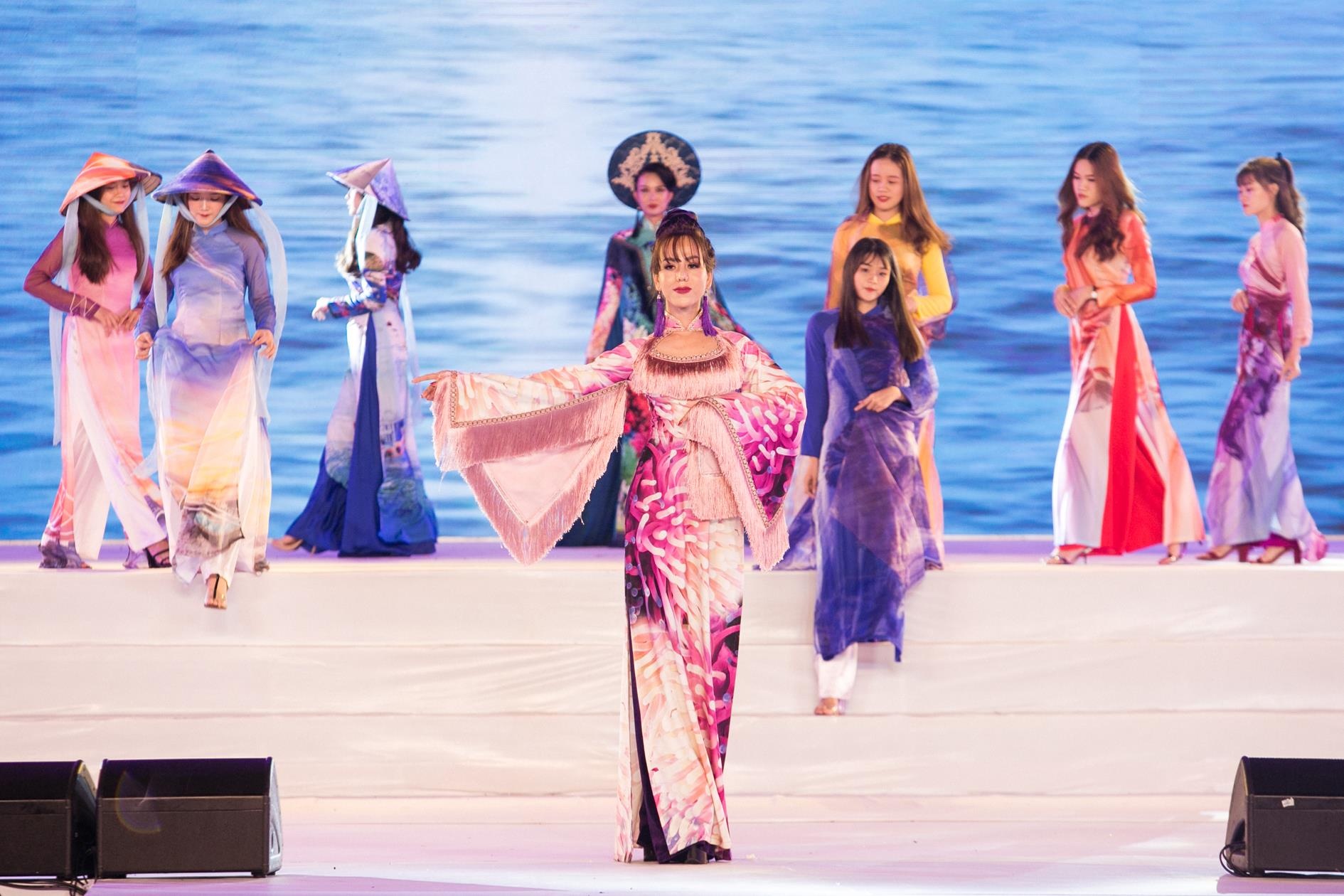Show diễn áo dài  ảnh 3 Show dien ao dai anh 3