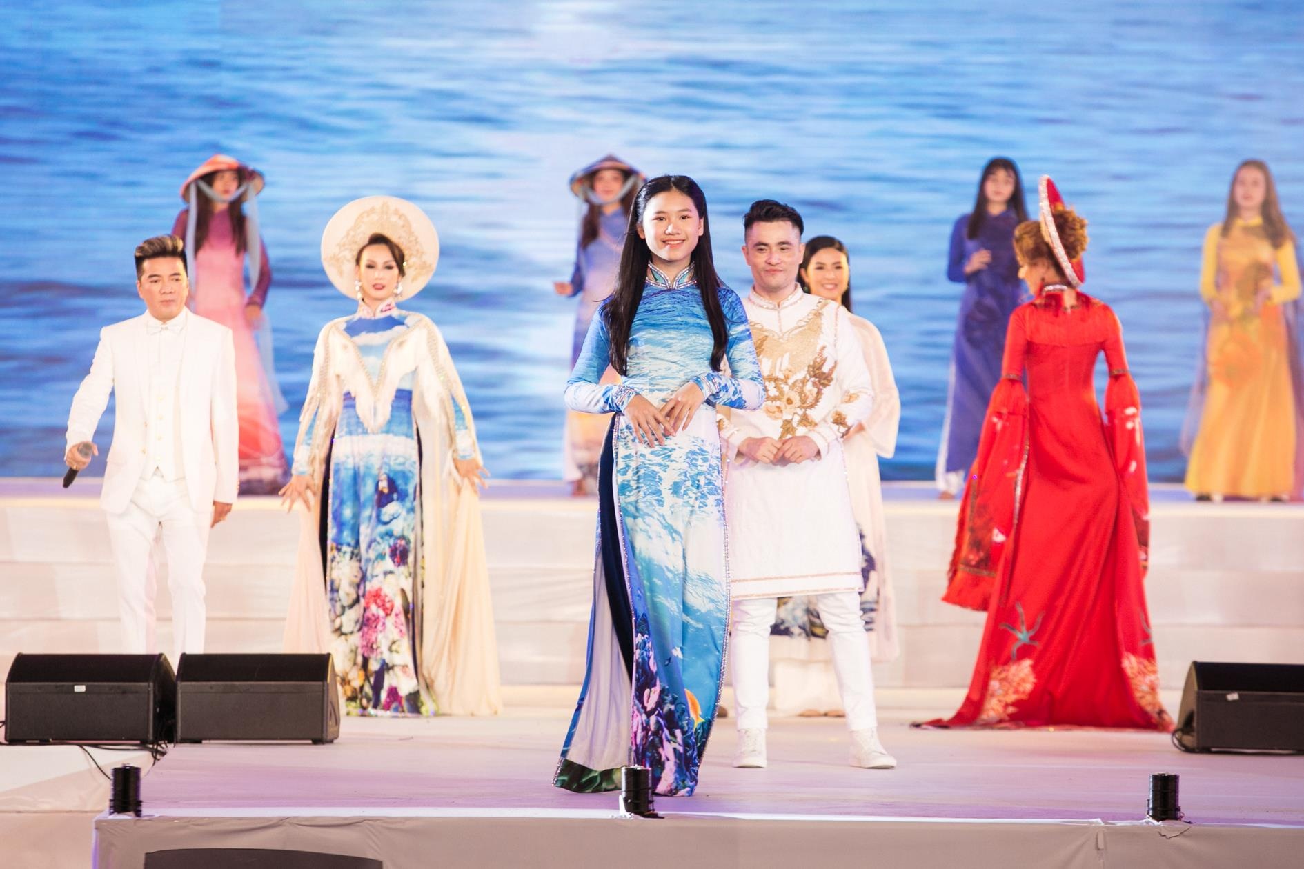 Show diễn áo dài  ảnh 5 Show dien ao dai anh 5
