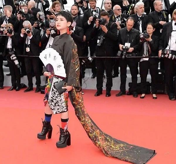 Trang phuc tham hoa anh 7