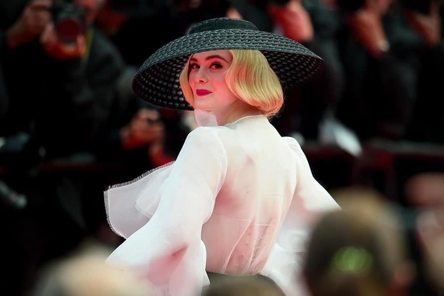 Nhung thiet ke long lay, tinh xao dep nhat lich su tham do Cannes hinh anh