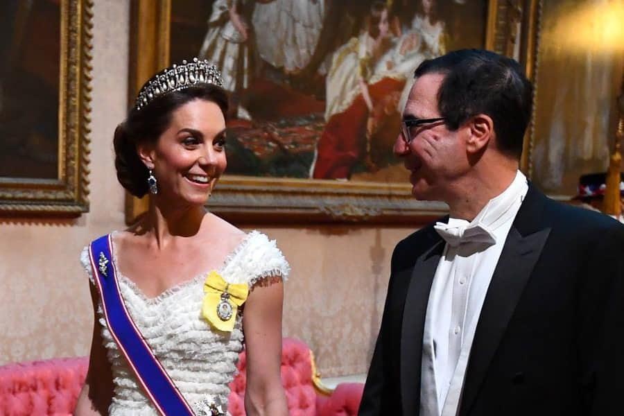 Kate Middleton tuong niem Cong nuong Diana qua cach dung trang suc hinh anh
