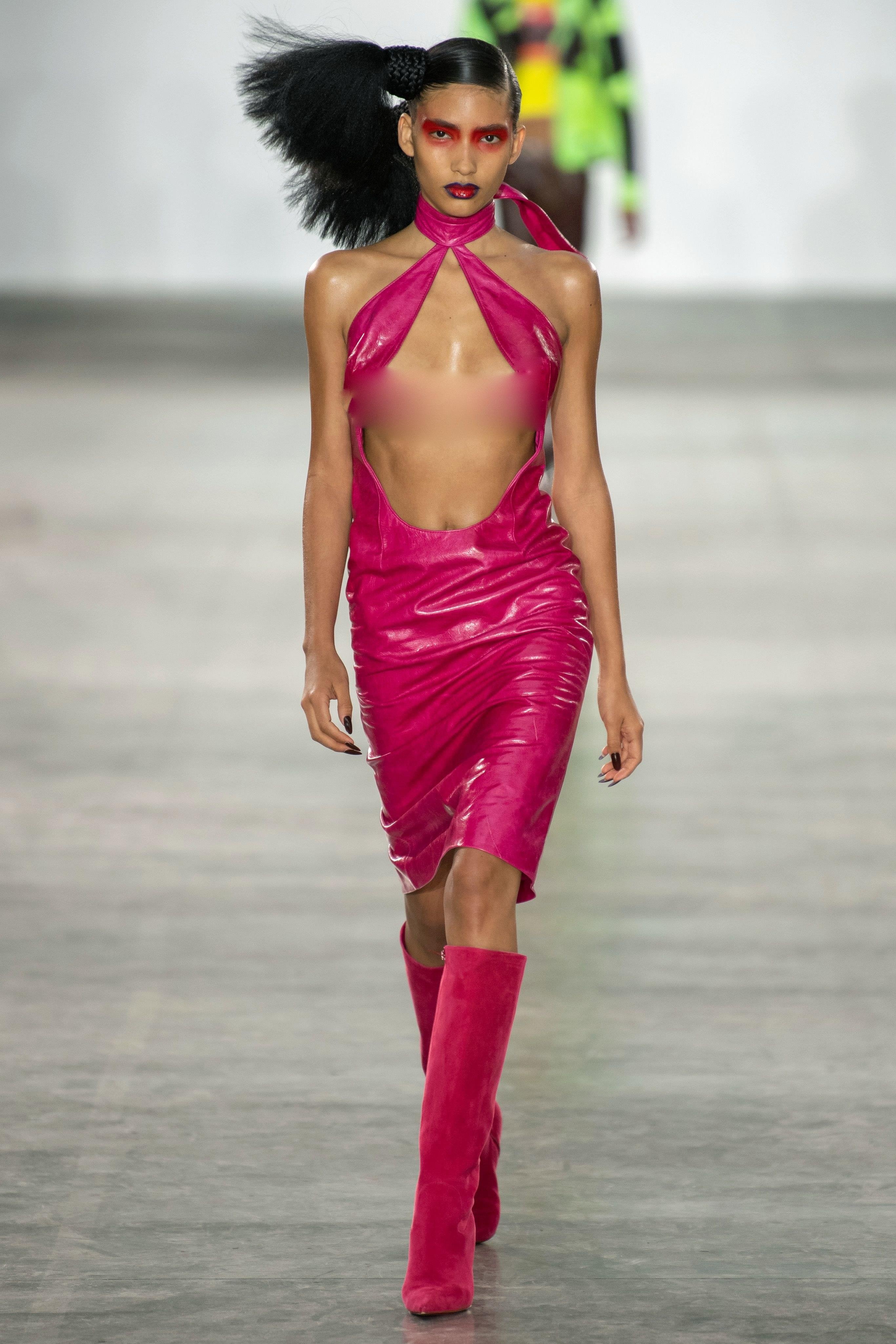 Nguoi mac mac ho anh 1